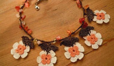 Örgü çiçekli takı ve kolye