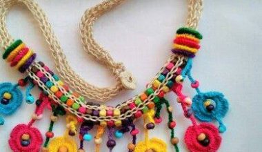 Bayanlar için örgü kolyeler