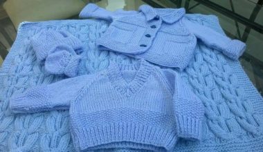 Mavi örgü bebek takımı