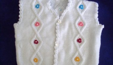 Beyaz çocuk örgü yelek