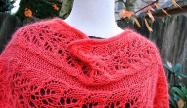 Kırmızı örgü bayan boyun şalı