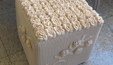 Çiçekli örgü puf