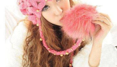 Pembe boncuklu bayan bere