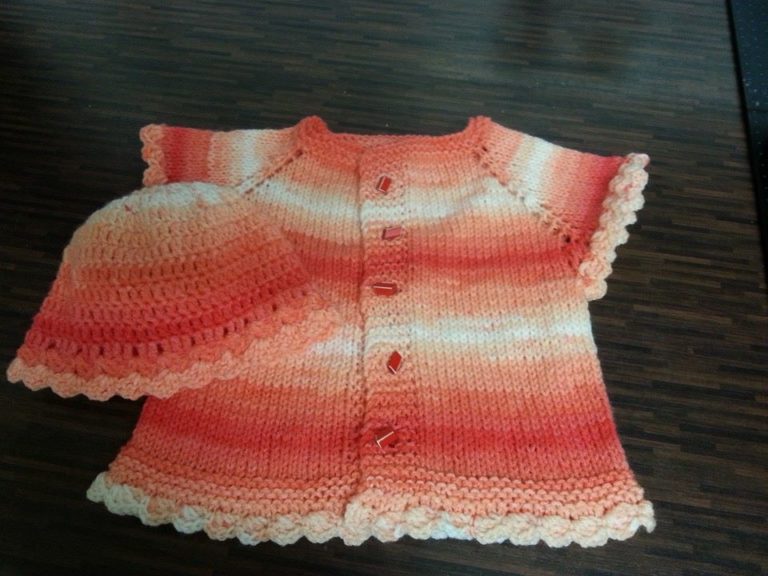 Kız çocukları için örgü yelek modeli