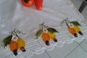 Masa örtüsü kenarlarına dantel uygulama