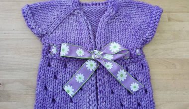 Lila örgü bebek yeleği