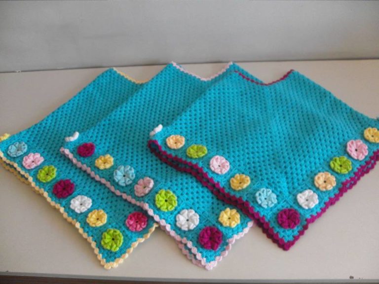 Mavi örgü panço modeli