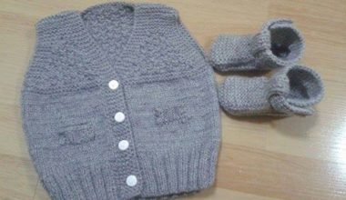 Gri erkek çocuk yelek ve patik