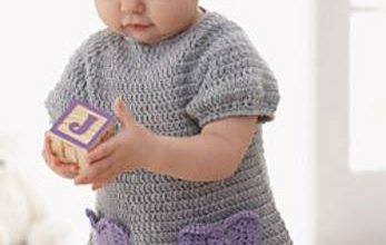 Gri örgü bebek elbise modeli