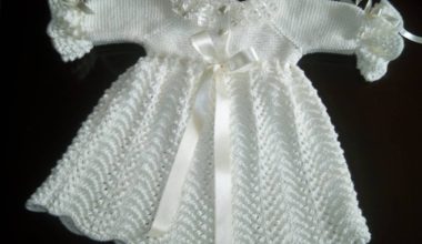 Beyaz dantelli örgü elbise