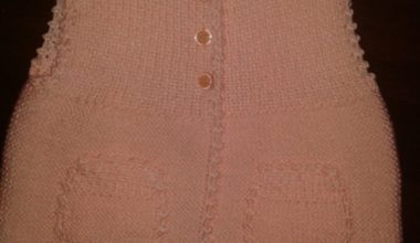 Şiş ile işlenilmiş örgü çocuk yelek