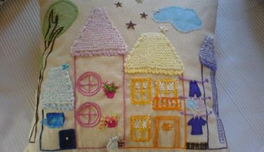 Örgü ile tasarlanmış kırlent modlleri