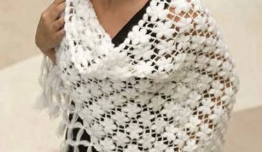 Beyaz örgü bayan şal