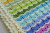 Renkli iplerden örülmüş örgü battaniye örnekleri