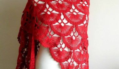 Kırmızı örgü bayan şal