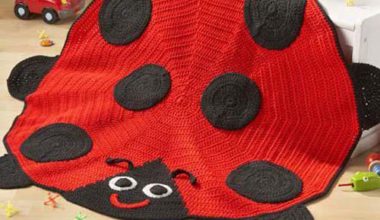 Uğur böcekli örgü battaniye modeli