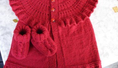 Kırmızı örgü kız çocuk yelek ve patik