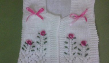 Beyaz el örgüsü kız çocuk yelek
