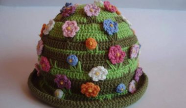 Çiçekli örgü şapka modeli