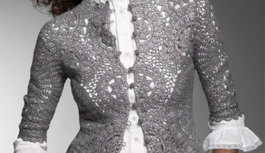 Simli ipten örülmüş bayan hırka