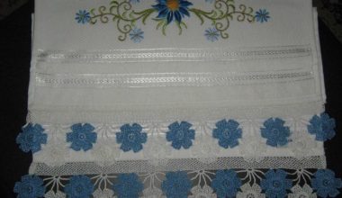 Mavi beyaz dantel havlu kenarı