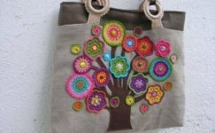 Renkli örgü motifleriye çanta tasarımı