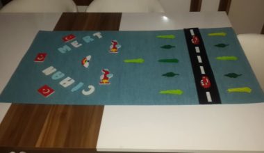 Keçeden yapılmış çocuk seccadesi Keçeden yapılmış çocuk seccadesi