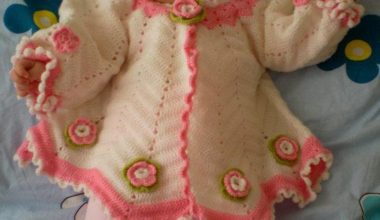 Çiçekli tığ işi bebek hırkaları