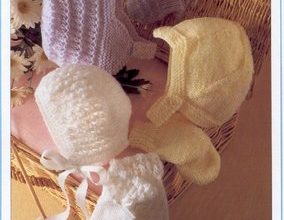 bebeklere sapkalar sari beyaz mor renklerde desenli bagcikli kurdelali örgü dantel motifli ornekler
