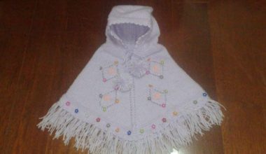 Çocuklar için örgü panço