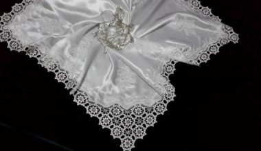 Dantel saten masa örtüleri