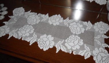 Beyaz dantel sehpa örtüsü