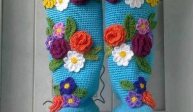 Çiçek motifli örgü çizmeler