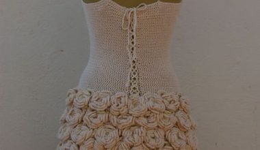 Askılı eteği güllü örgü elbiseler