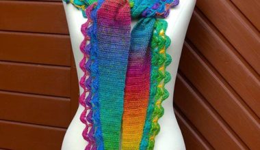 Renkli iplerle işlenilmiş örgü şal modeli