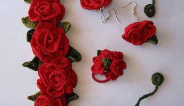 Kırmızı gül motifli takı