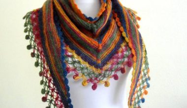 Renkli iplerden örülmüş örgü bayan şal