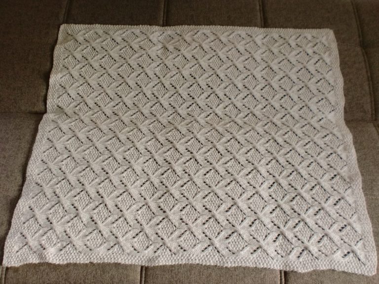 Pirinç işi örgü bebek battaniyesi