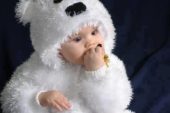 Beyaz sakkallı yünden bebek tulumu
