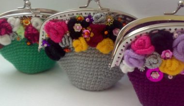 Örgü çiçekli bozuk para cüzdanı