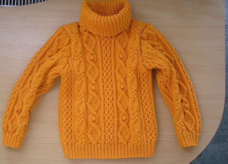 Erkek çocukları için boğazlı kazak modelleri