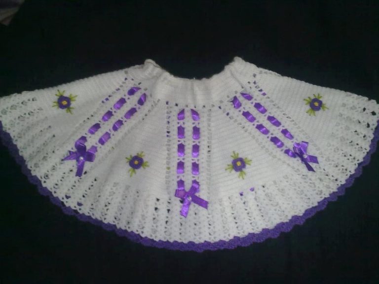 Tığ ile örülmüş çocuk etek modelleri