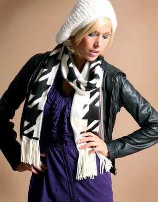 Atki Bere sapka Takimi Bayanlara Modaya Uygun ornekler Beyaz Renklerde