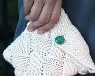 Beyaz ip ile örülmüş örgü yün çanta