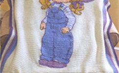 kiz cocuklarina battaniyeler desenli motifli kenarlik susuyle mavi mor renkler örgü dantel modelleri