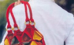 bayan cantalari askili kirmizi sari gri renklerde örgüyle modeller motiflerle bezenmis suslenmis ornekler