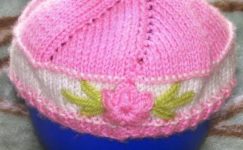bebek cocuk bere ornegi sisle el örgüsuyle orulmus pembe renkler cicek motifli desenli cok harika guzel ornekler