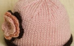 sis örgüsuyle gul motifli harika bir bere modeli ornegi desenli motifli danteller